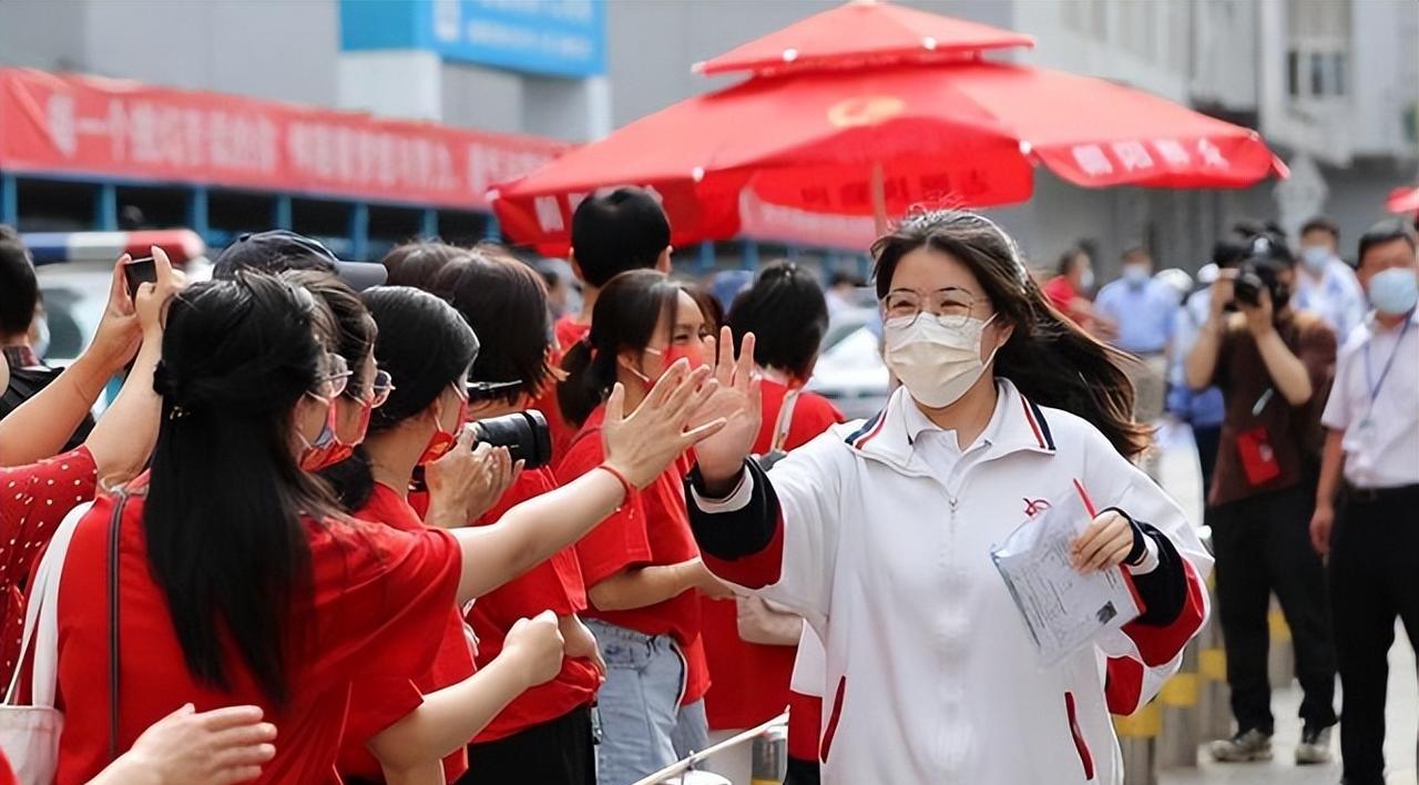 2025高考出现5大反常，监考新规则首曝光，其中一条考生必看!今年高考真的不一