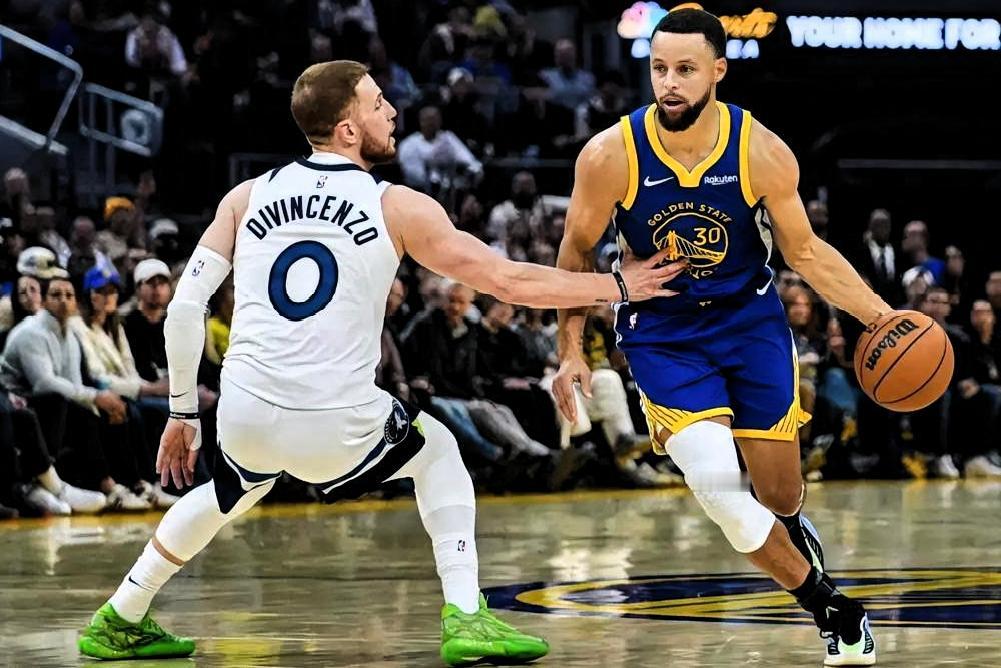 -127输球，核心原因是勇士队友关键时段不给力、内线防守崩塌，再加上教练临场调