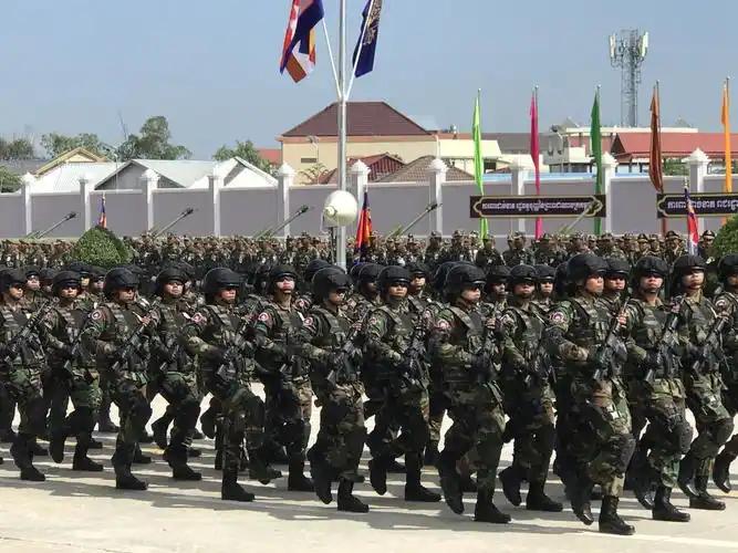 为什么柬埔寨宁可按兵不动，也不让中国战机升空迎战泰国的美制战机？真正决定
