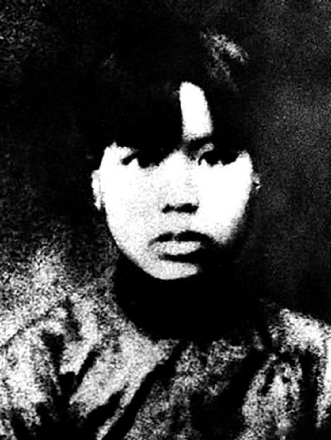 毛泽东有一个堂妹叫毛泽健，后被毛泽东父亲收养为养女，24岁时为革命牺牲了。毛泽健