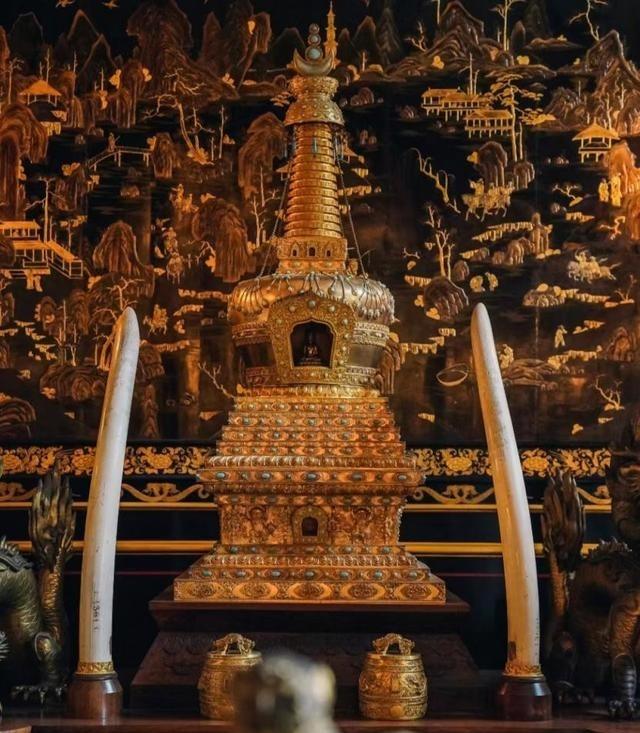 法国通过文物归还法案，最尴尬的就是英国了。毕竟当时是一块抢的，如今法国做出这一决