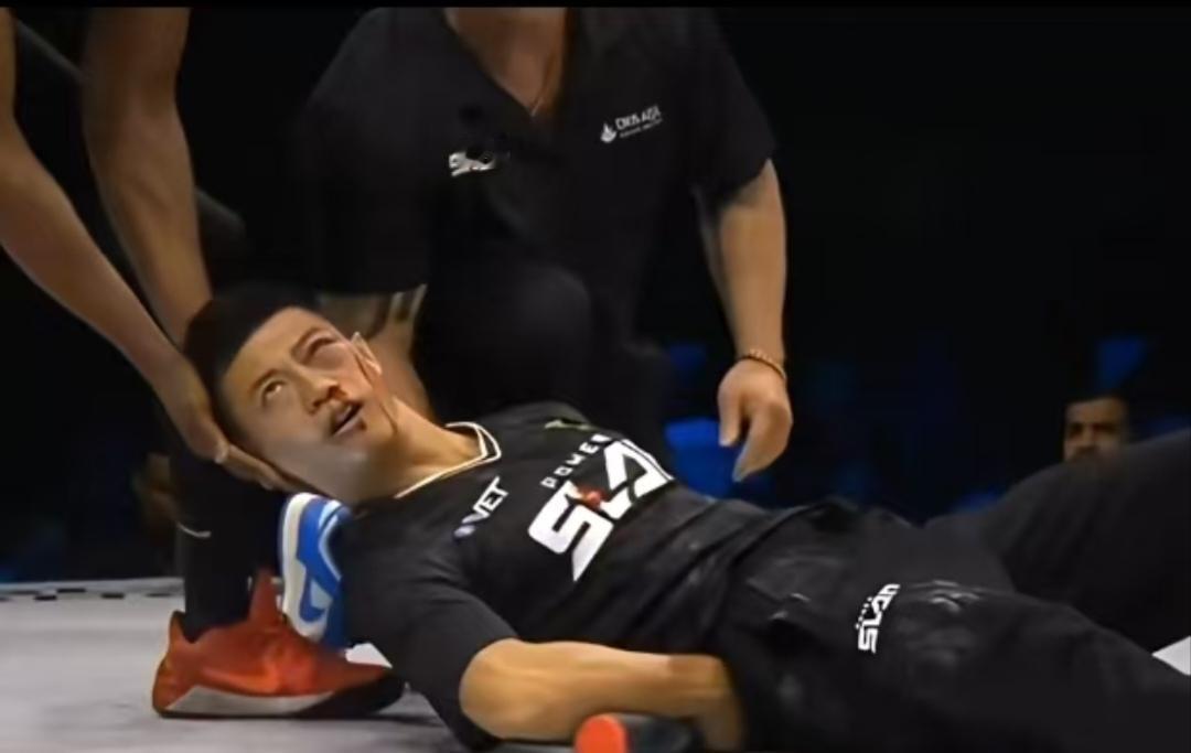 赵鸿刚知道吧，那个通背拳鸽武缘的大弟子，跟一群师兄弟天天在网上晒拍弯铁扳手的。去