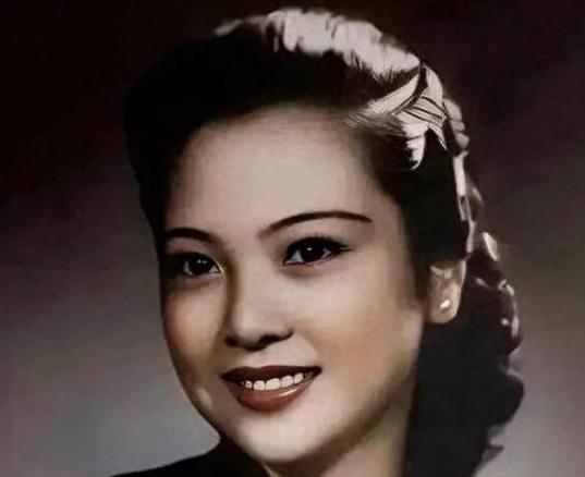 1941年一天深夜，戴笠把他的秘书周志英抱到了床上，两人一番激情过后，周志英依偎