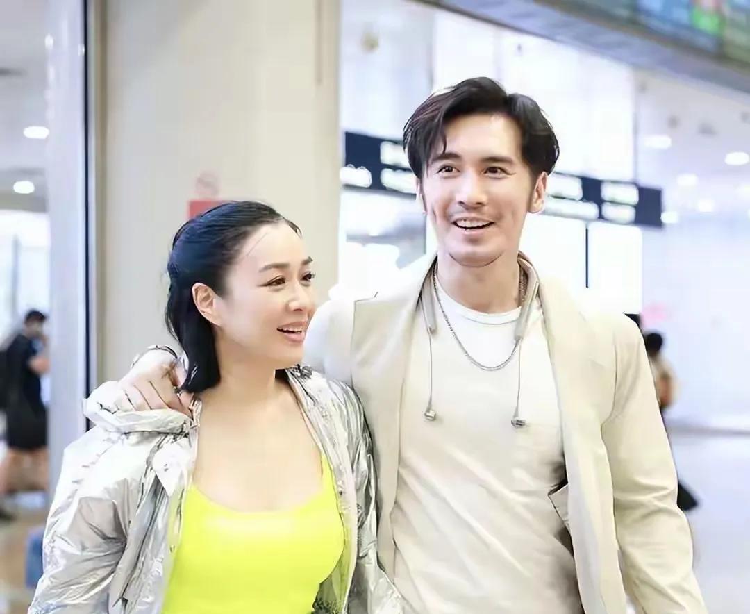 钟丽缇和严铮二婚后，她的第一任丈夫痛失女儿的姓氏冠名权；和张伦硕三婚后，严铮又痛