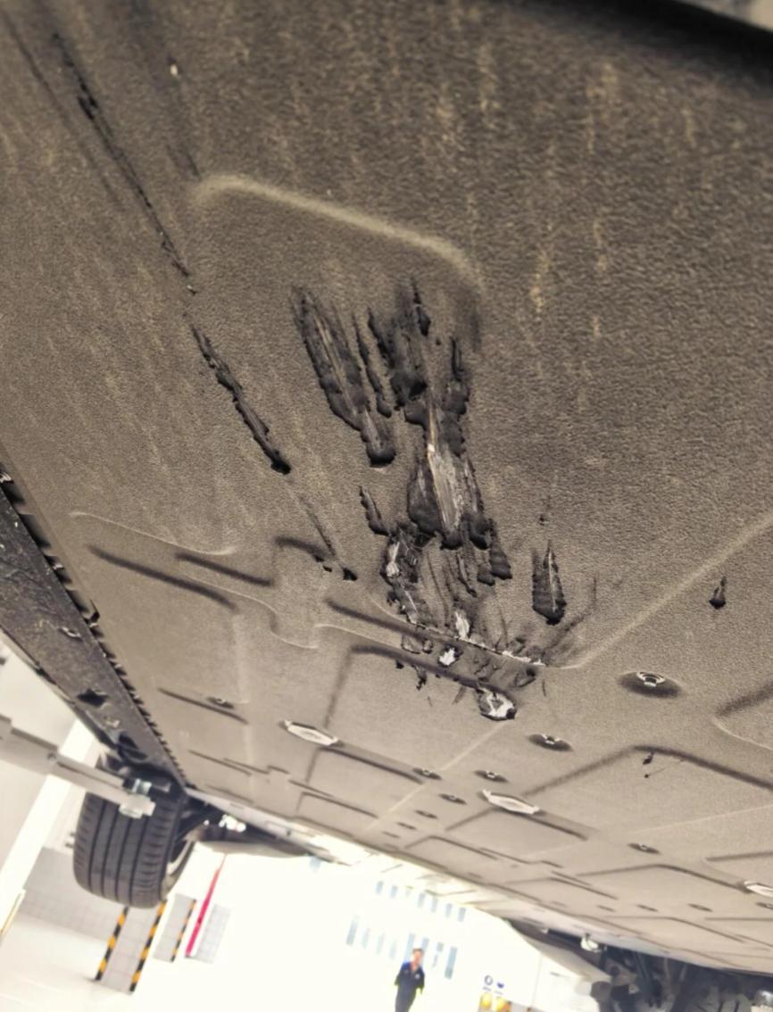 这种底盘磕碰需要维修吗？可惜了！