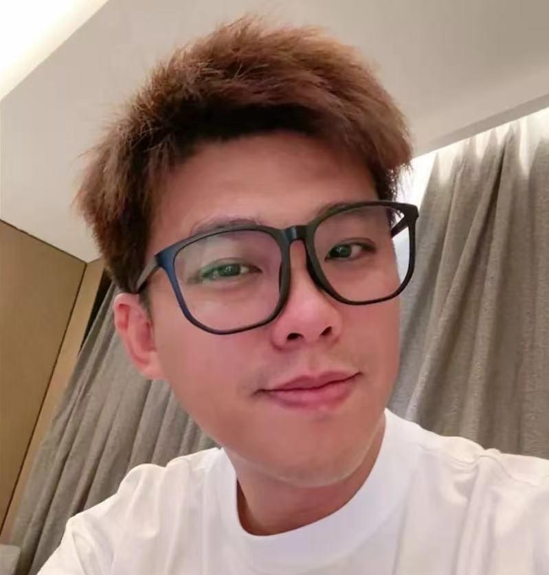 葛斯齐昨晚直播又爆猛料了！小S突然飞韩国根本不是散心，是眼看着吴姗儒代班《小姐