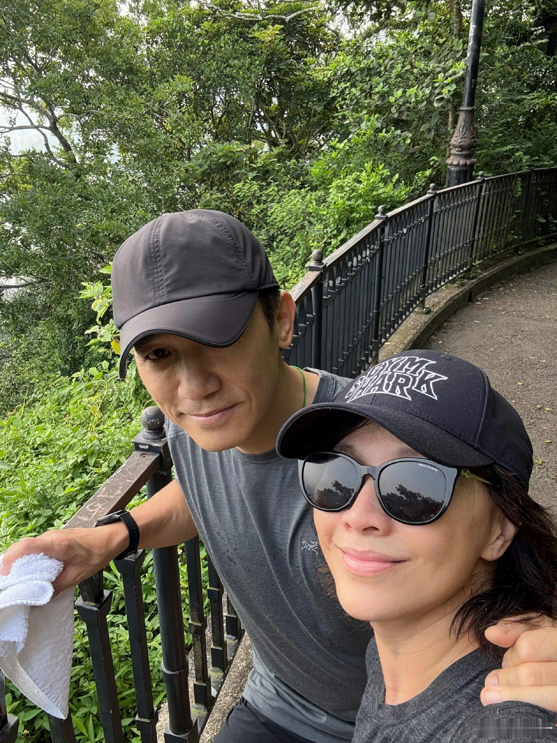 在节目中，宁静对刘嘉玲抛出一个相当尖锐的问题：「你会不会有一刻半刻的觉得，其实梁