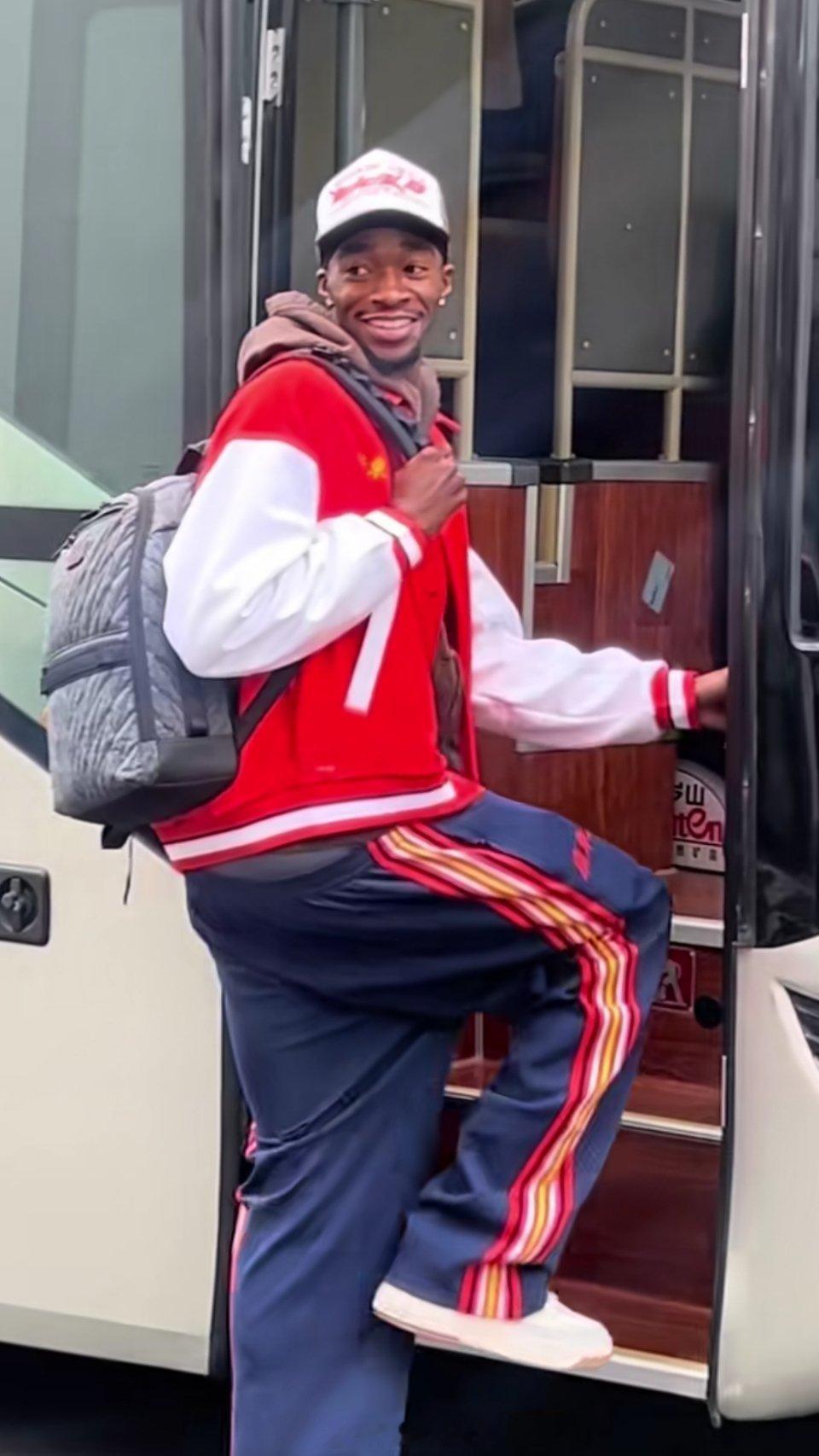 🧋这穿衣style像极了那故人，一个节奏版，一个速度版！广东宏远