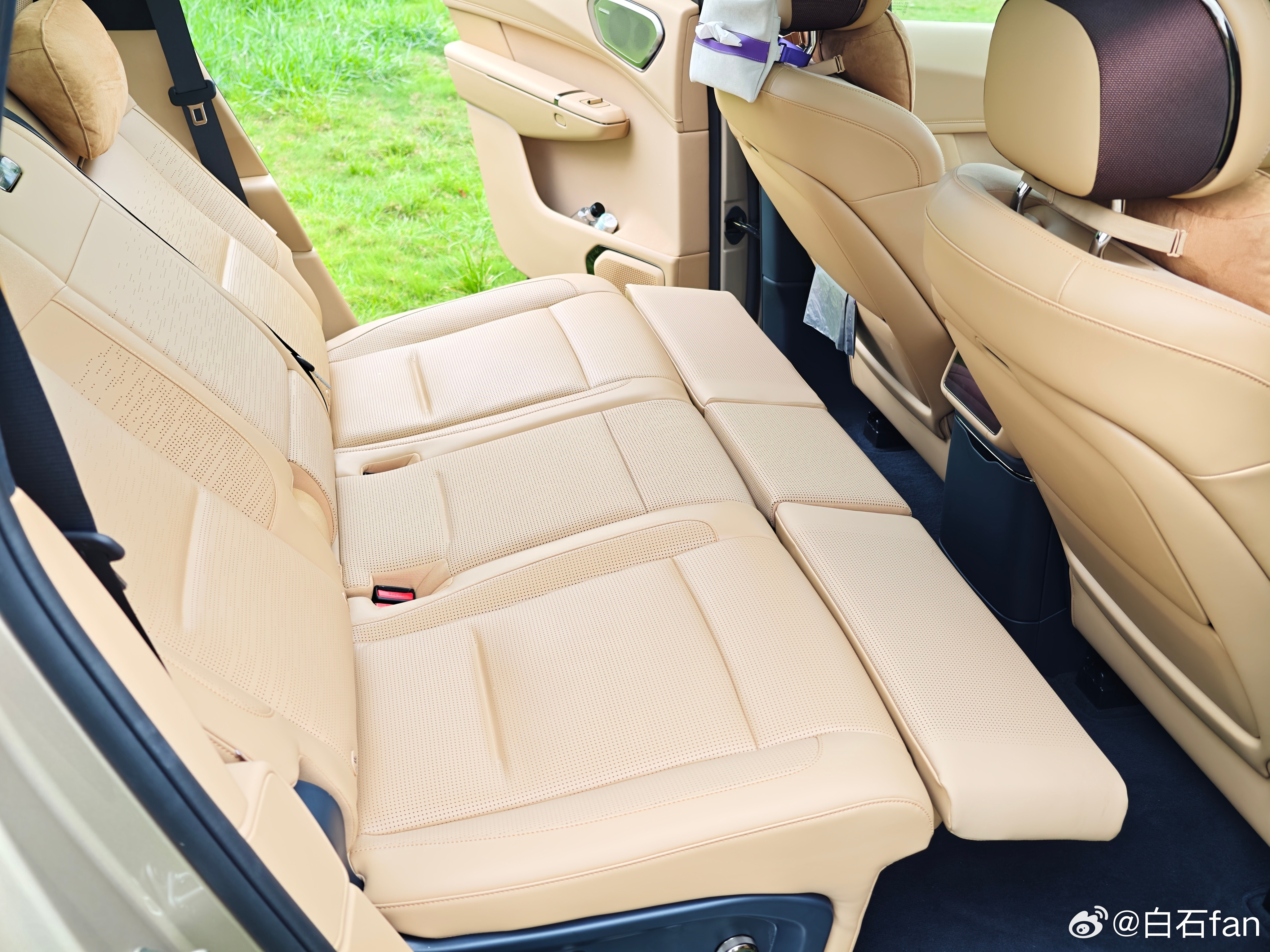 这位朋友说领克900的大五座和领克900的大六座版本是一样的🤔我要不是刚试驾完