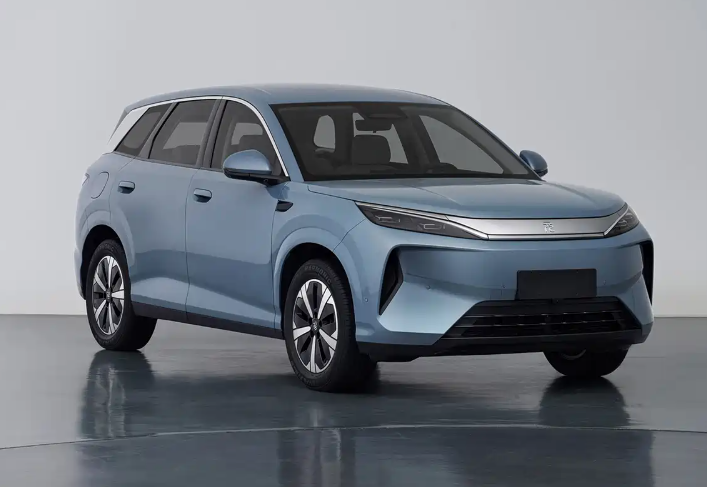 比亚迪全新元PLUS内饰官图争议设计被舍弃采用全新后驱平台或许大家还记得老款元