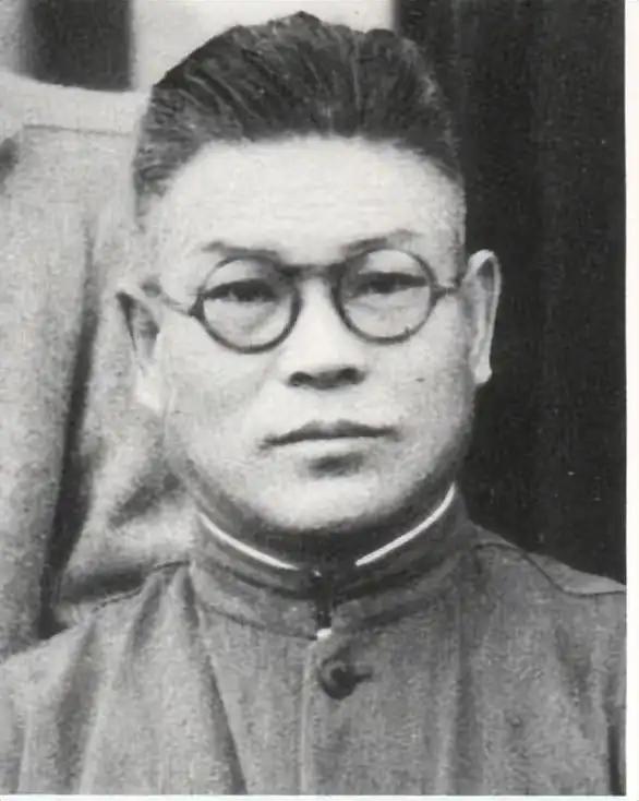 隐蔽战线无名丰碑：刘长胜，刀尖行走12年，用烟摊守护上海解放。1937年刘