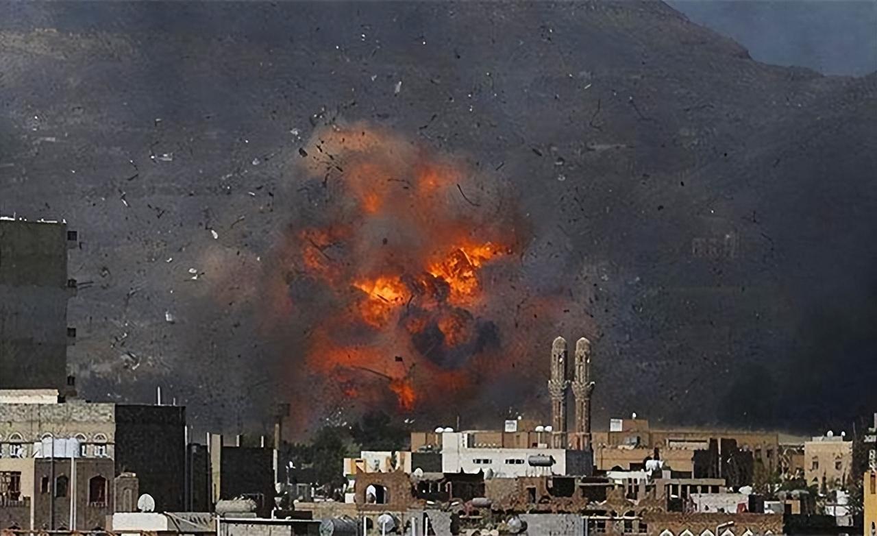 突发！沙特不宣而战猛烈轰炸，多款战机连续发射炸弹打破中东平静就在2025年1