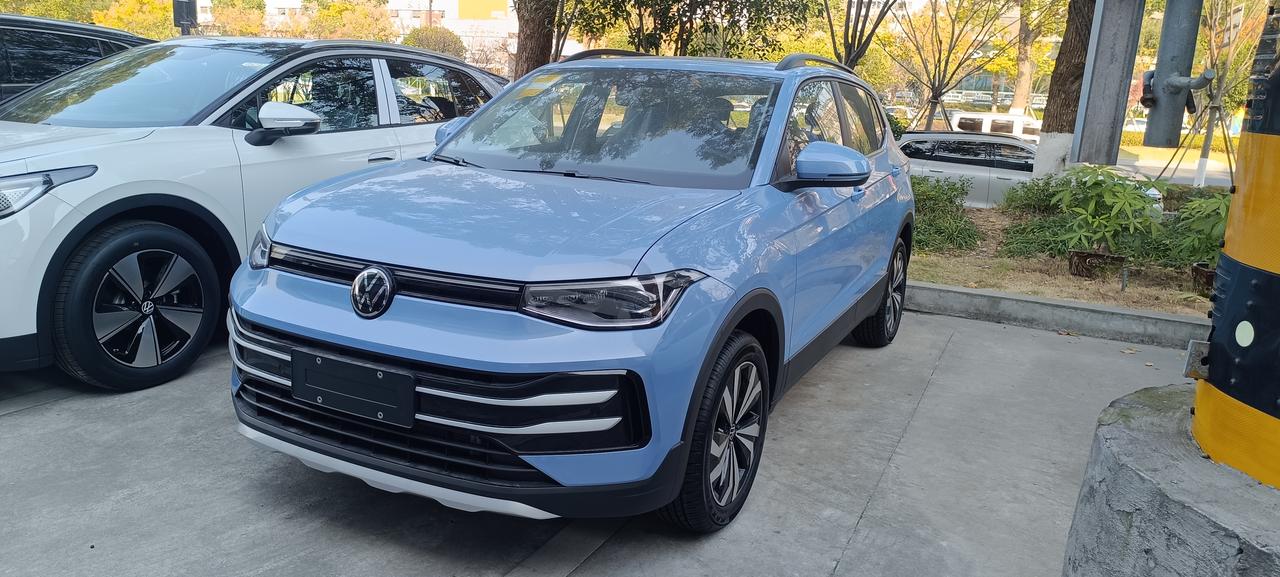 这车大家还是慎重购买，其他毛病没有，转数起来了，速度也起来了，自己升挡很慢，搞得