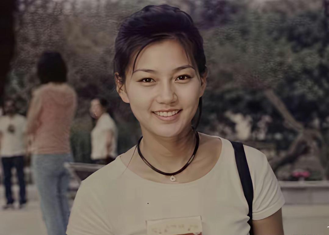 这种面相的女孩，年轻时美若天仙，老了惨不忍睹啊，真是判若两人啊，难以想象这是同一