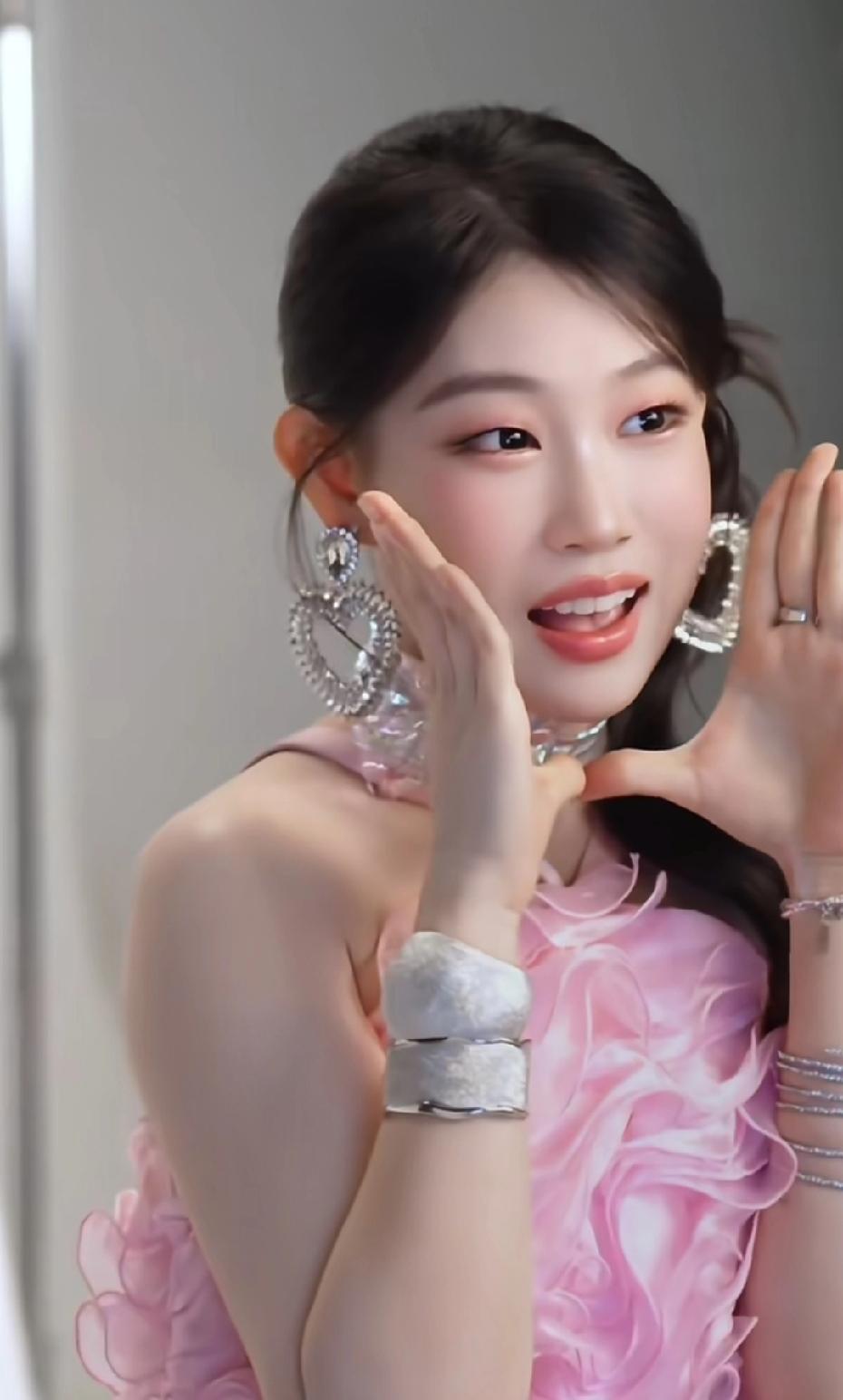 小沈阳的女儿，明媚的沈佳润，像一个甜甜的奶油蛋糕，韩国妆造牛啊，放大优点，抓住特