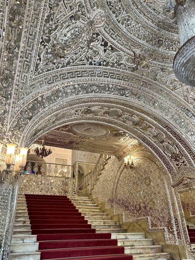 伊朗的玫瑰宫碎了，这一幕，不禁让人想起八国联军铁蹄蹂躏下的圆明园！原本以为