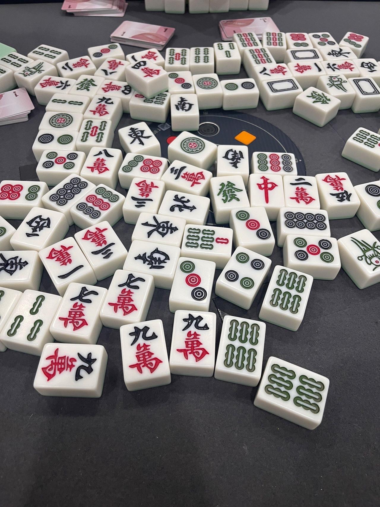 打麻将9天输7万4！原以为手气差，谁知牌友全是演员，四人全获刑！谁打麻