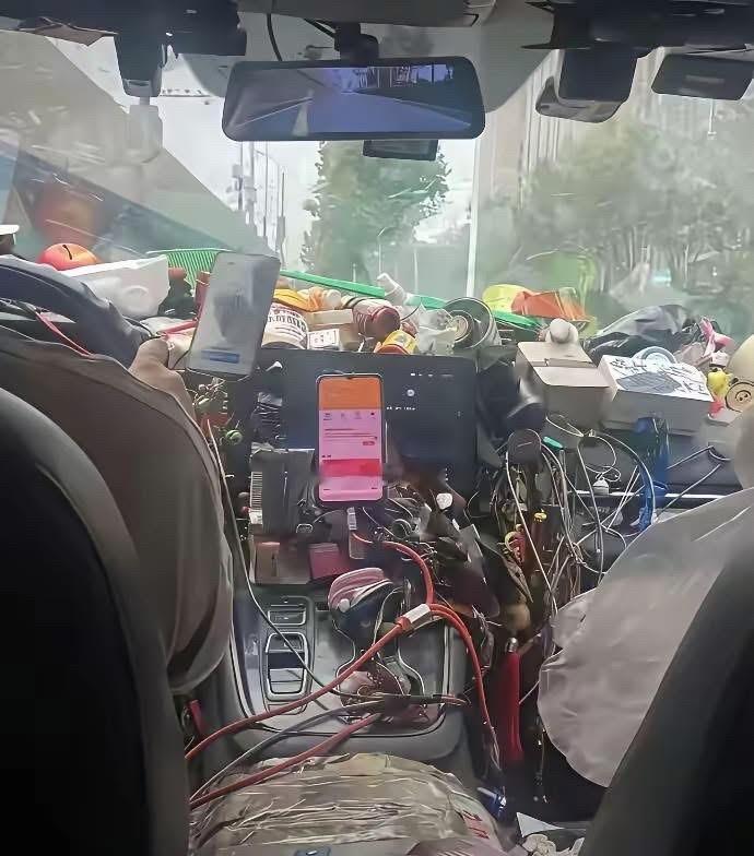 这个网约车约到的人也是运气了…