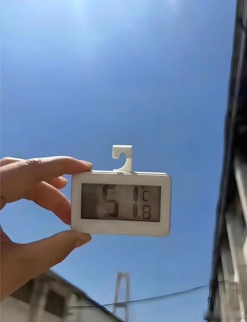 法国紧急下单3万台空调三万台空调救急，一亿欧元说掏就掏，之前喊低碳的时候怎么不想