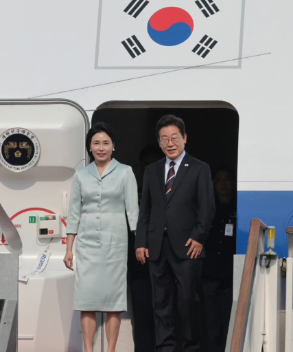 万万没想到啊！韩国总统李在明首次访问美国，接机待遇被曝还不如前任。韩国总统李在明