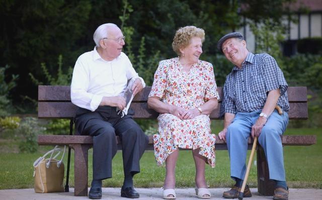 为什么欧洲老人基本上没有什么卧病在床的？当地老人年纪大了以后，极少有人愿意插着管