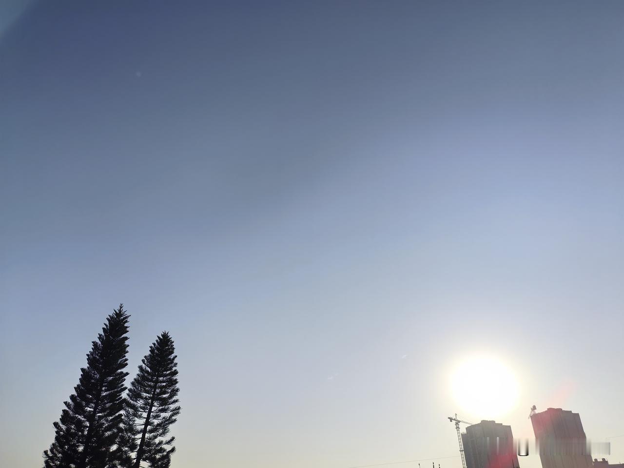 广东人早晚冻到腾腾震，11日又有弱冷空气补充影响，防寒保暖仍需做好。今天（1