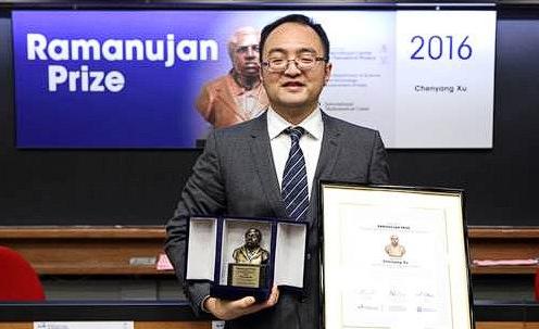 2018年，中国数学天才许晨阳从北京大学任职六年后果断离职，回到美国麻省理工全职