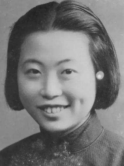 1946年，因会议机密被泄露，蒋介石大怒，让秘书长吴铁城彻查此事，沈安娜知道后，