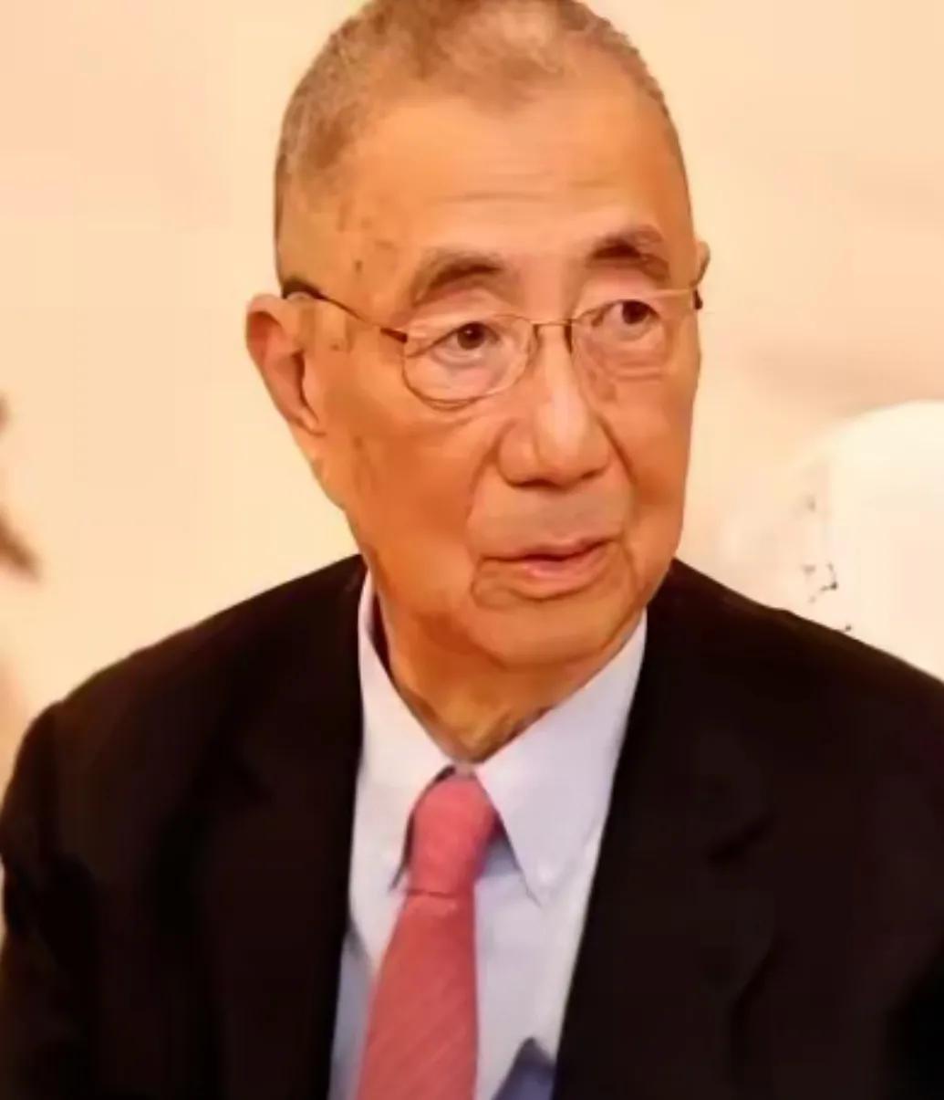 你不能用中文演讲！你敢信吗？这话，是在诺贝尔奖颁奖典礼上，对着一个刚刚站上世界