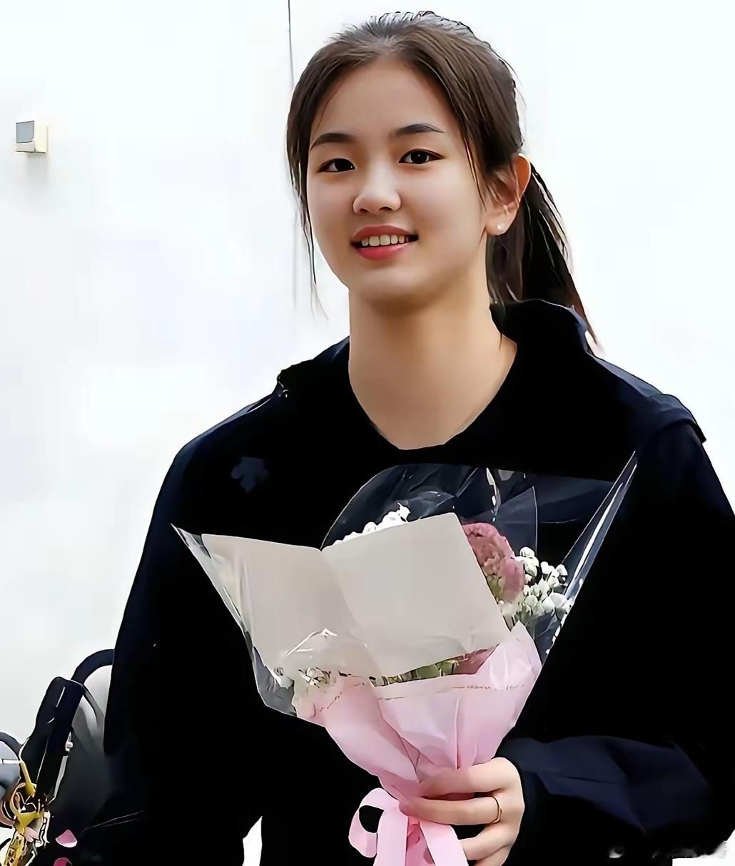 金娜英差2分就名扬天下了金娜英，20岁的韩国小姑娘，或许她自己