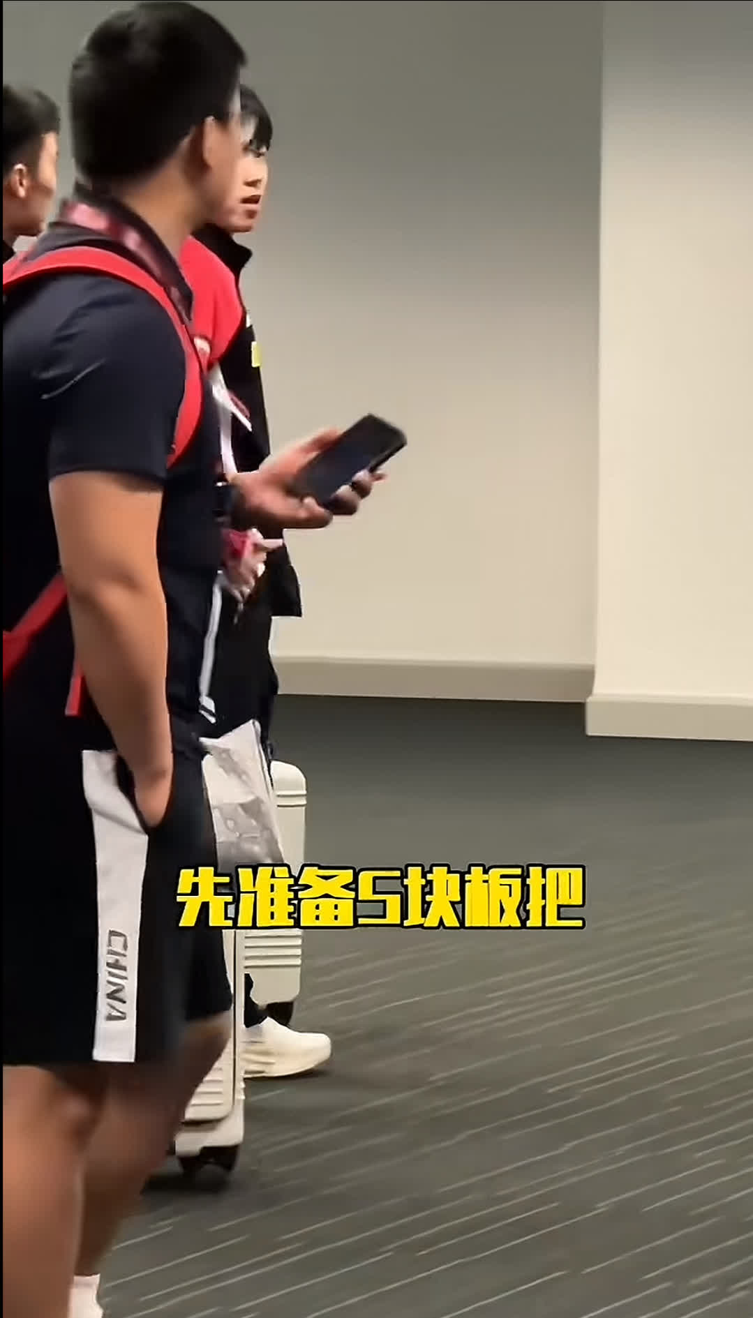 心疼，逼着楚钦说出这些话“以后先准备五块板吧，两块都少了”“得亏用副板打