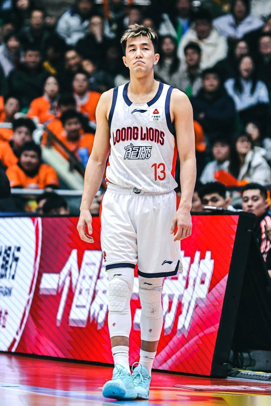 《刺刀见红的5分钟，郭艾伦被抢断后的眼神：时间，才是终极对手》