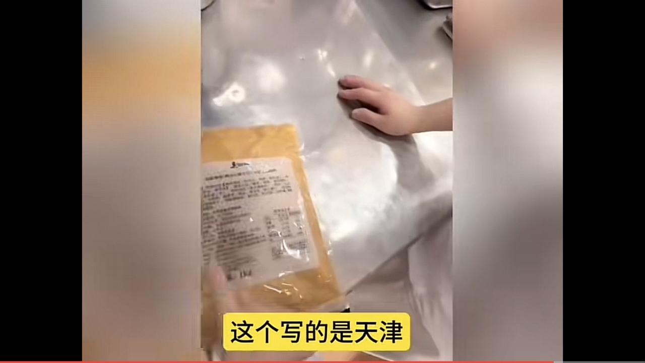 你们鸡汤是怎么熬出来的？西贝：我们早上用鸡粉加水按比例熬出来的！你家鸡汤是用鸡肉
