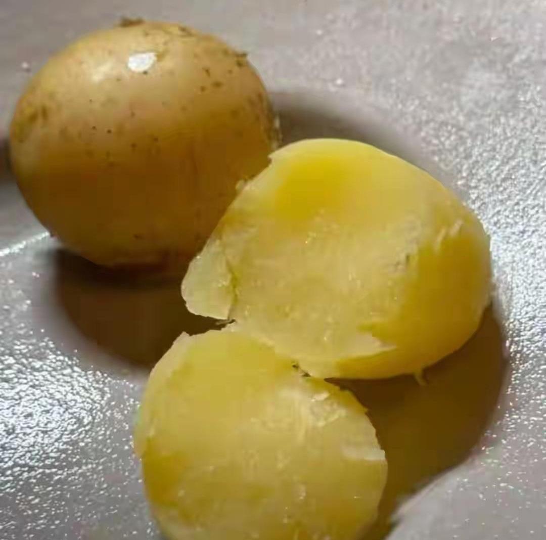 天天拿土豆当菜下饭，难怪你肚子上的肉越攒越多！你知道自己一顿饭到底吃了几份主食吗
