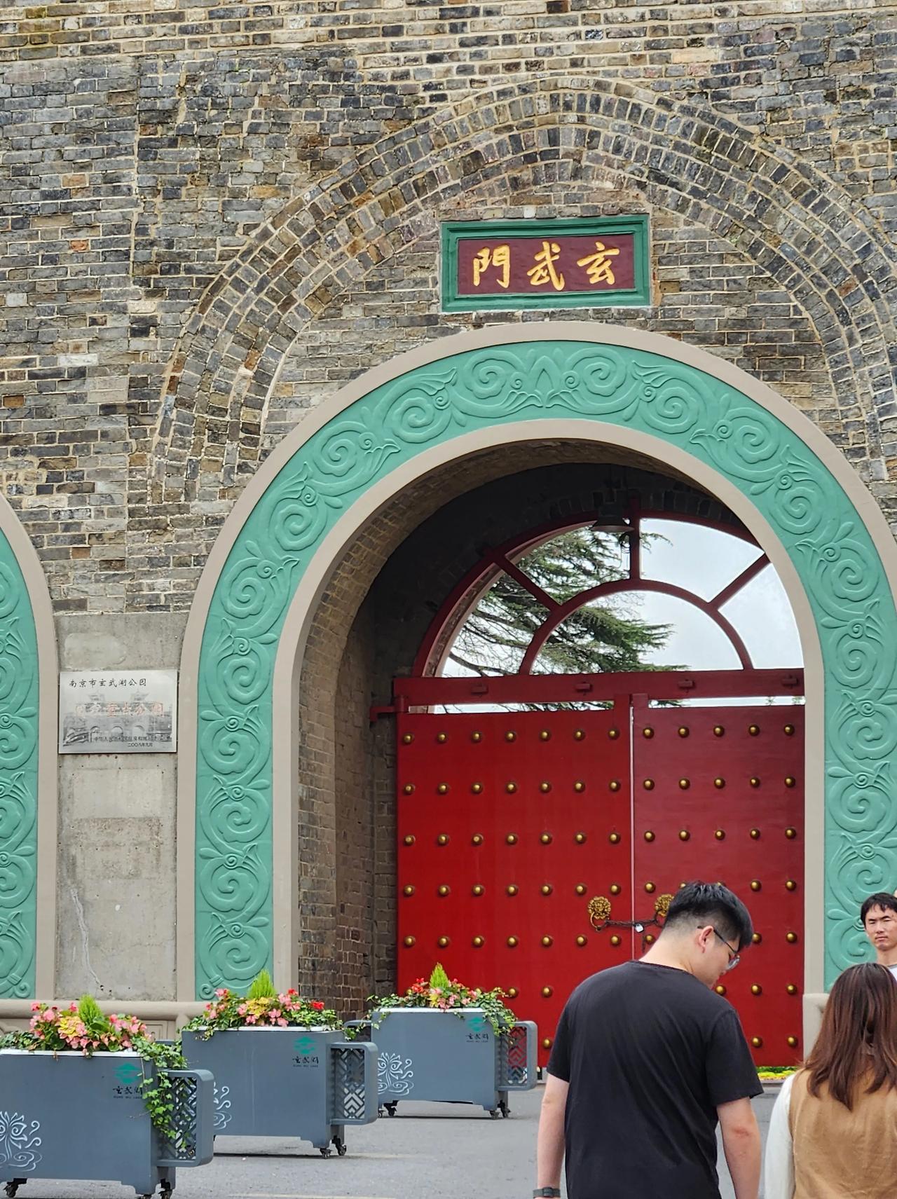 人老了，要听劝。老年生活要避开的事，一个是保健品，另一个就是投资发财。必须要