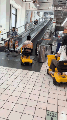 超市居然还可以开车逛啊？