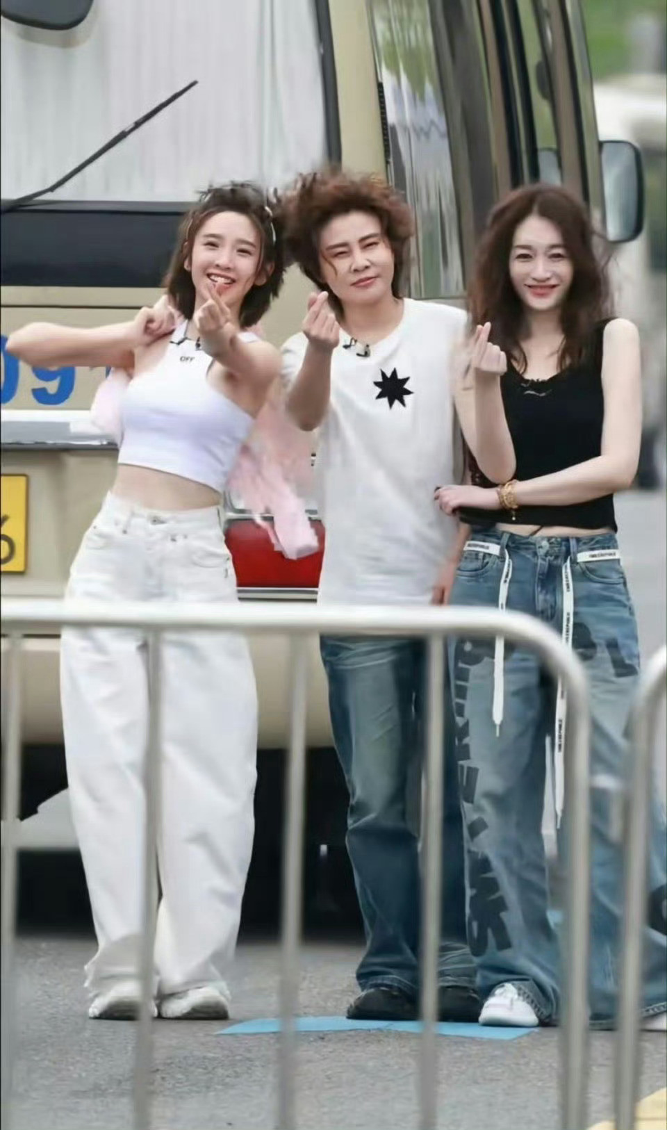 李小冉真的太会穿搭了吧这是把鞋带当皮带用了吗