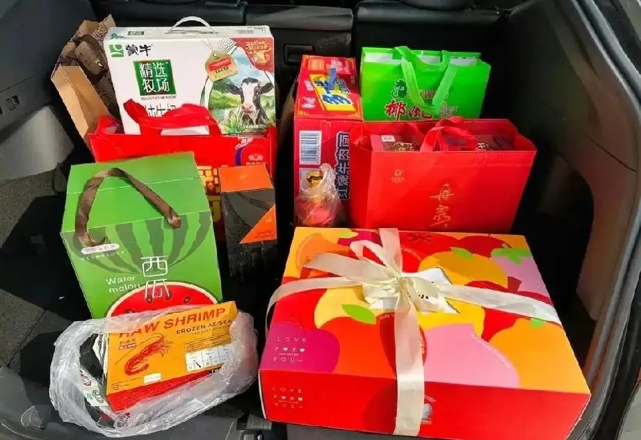 老妈和二舅关系不好，每次我去看大舅，都会顺便看看二舅，因为大舅和二舅家离的很近。