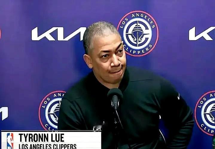 哈登迟迟没宣布是执行下赛季合同还是跳出合同成为自由球员，快船鲍尔默曾信誓旦旦地说