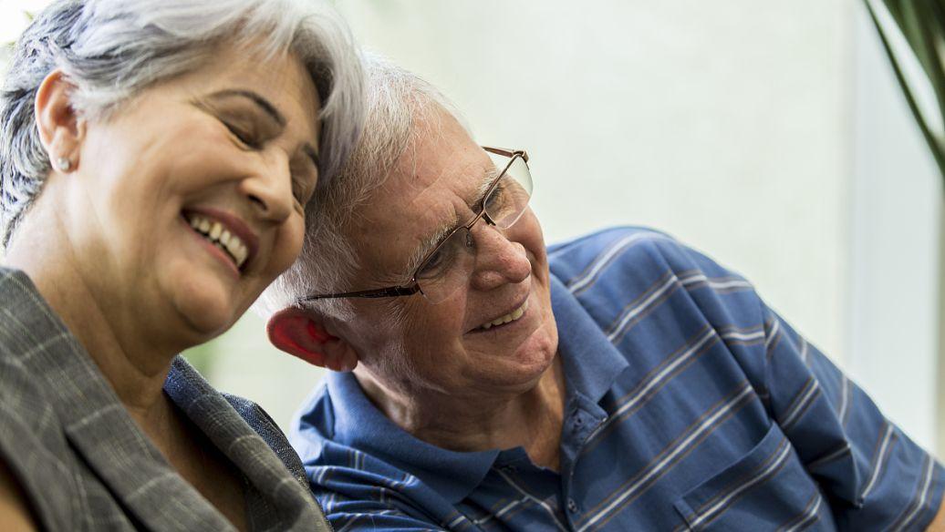 阿尔茨海默病者逐渐增多，医生提醒：52岁后，尽量改掉几个坏习惯 明明刚放下的