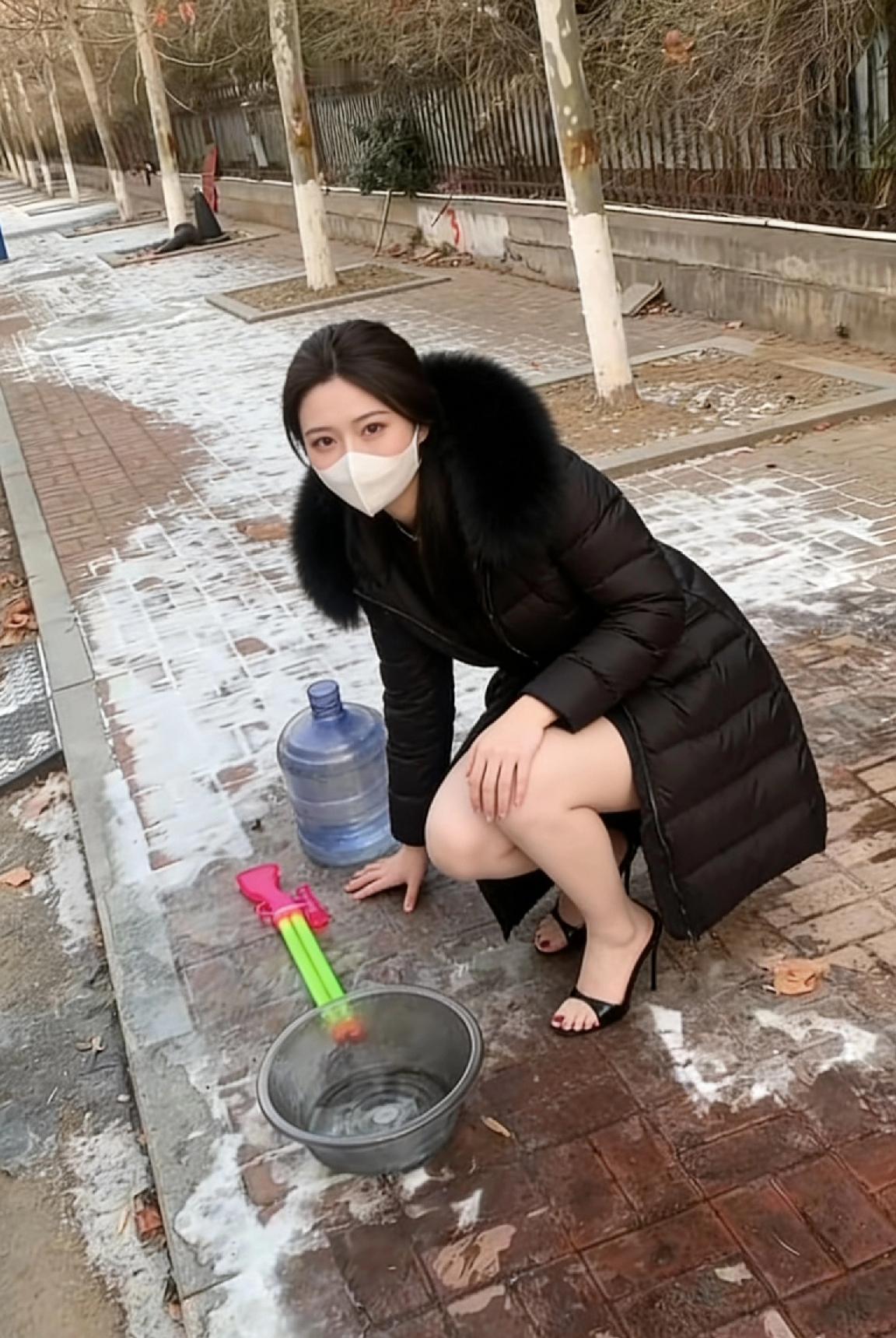 冬日暖阳下，享受户外的乐趣！🌞💧💄穿凉鞋穿袜子到底土不土?全身站姿如何拍