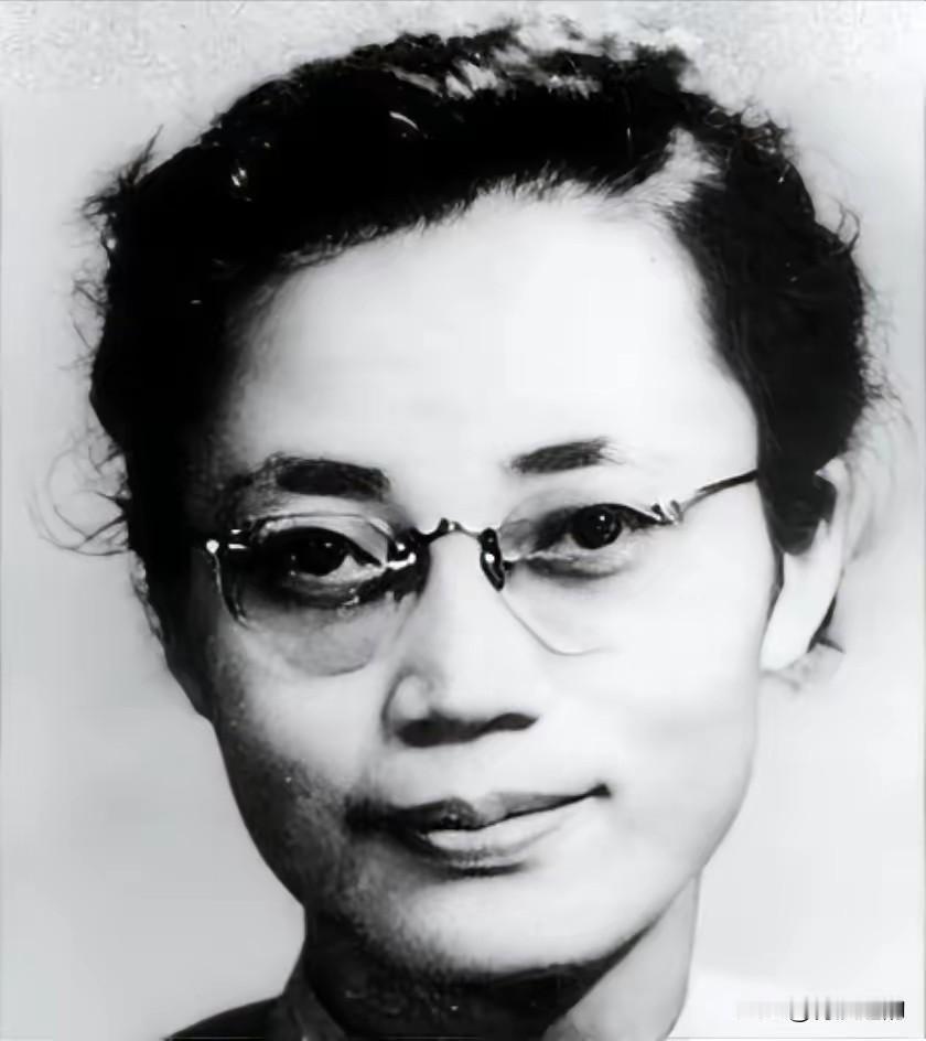 1950年，被折磨到体无完肤的萧明华，听闻敌人要枪毙自己。突然，抬头说：“我可以