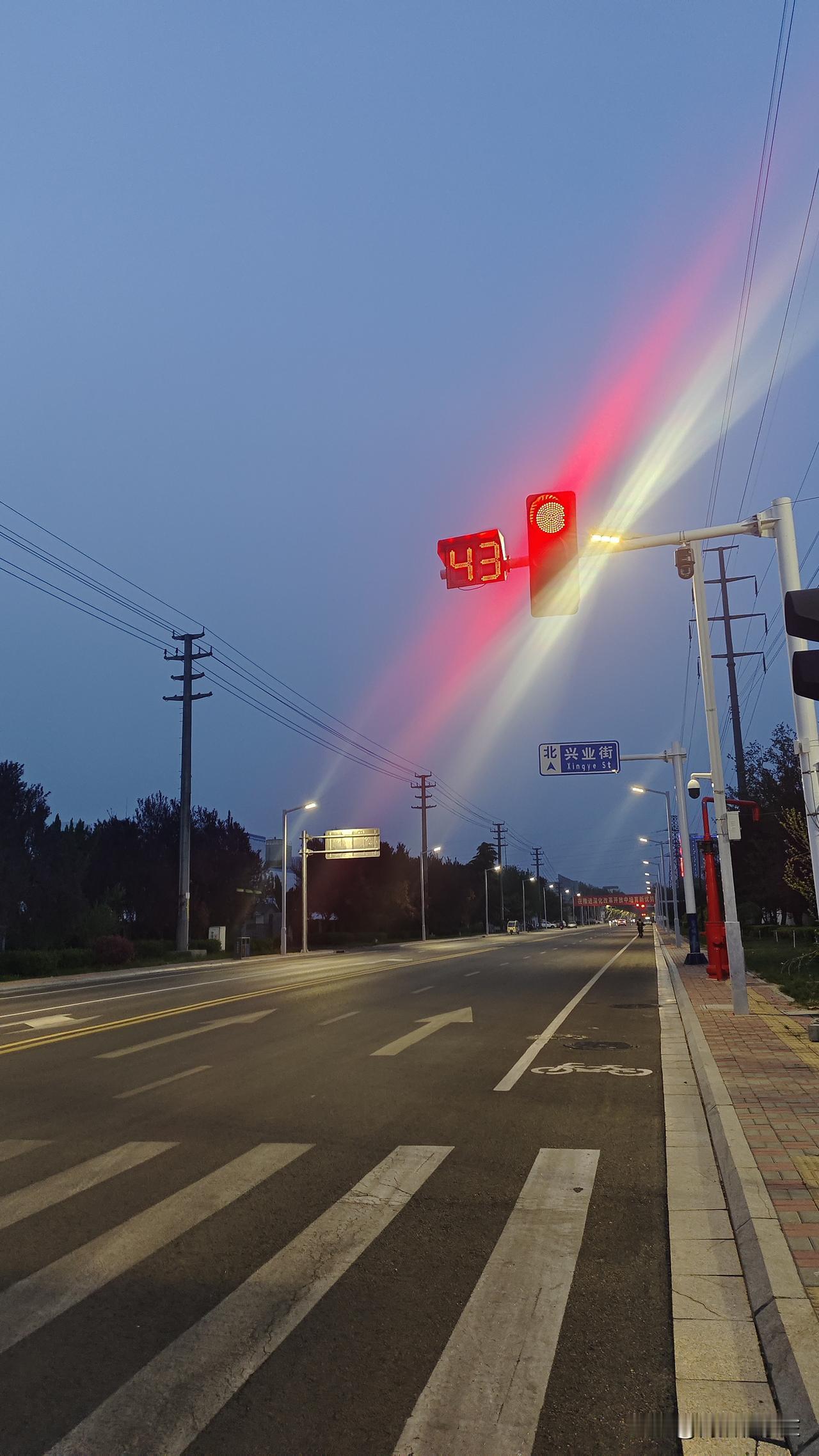 石家庄东三环外边，味道很难闻。非常刺鼻子。这些气味肯定来自药厂，假设如果把药厂