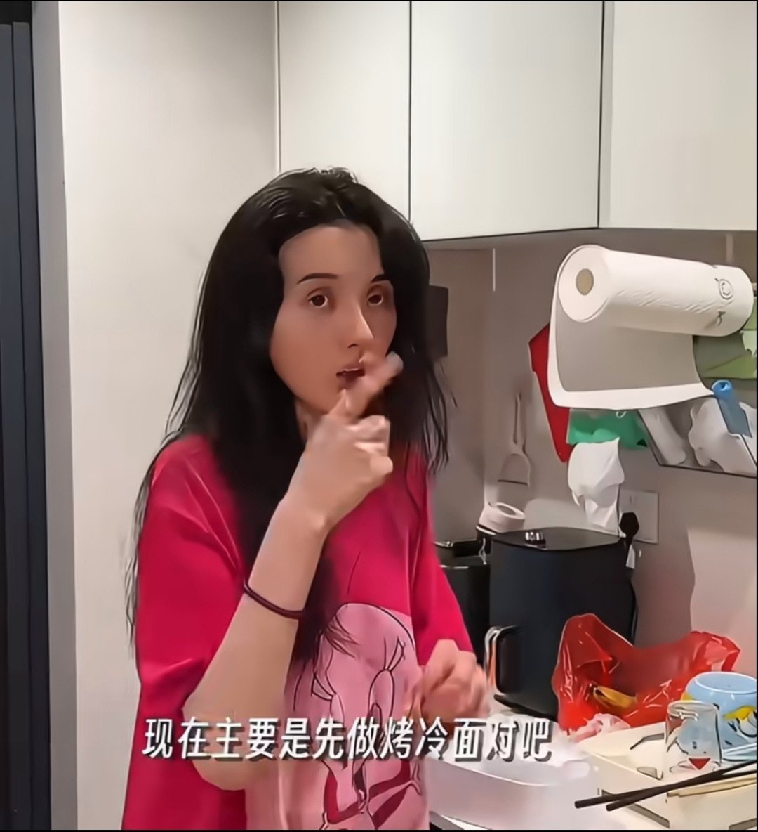 宋祖儿状态太不对劲了，瘦成人干了，眼神都呆滞了！