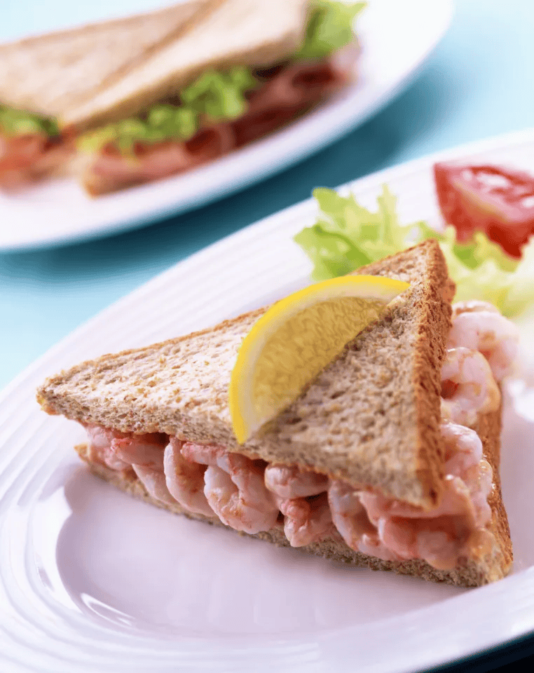 太阳报独家: 为了降本, 曼联股东拉爵要求将主场的餐饮外包