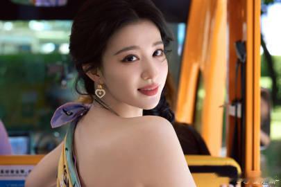 王楚然这个回眸一笑永远可以相信王楚然的美貌谁懂！一回头的瞬间，温柔感直接拉满​