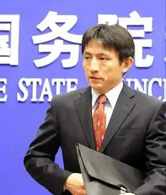 钢哥的发型原来是这样的，真的是为国家民族操碎了心。我们这个国家这个民族，就是有
