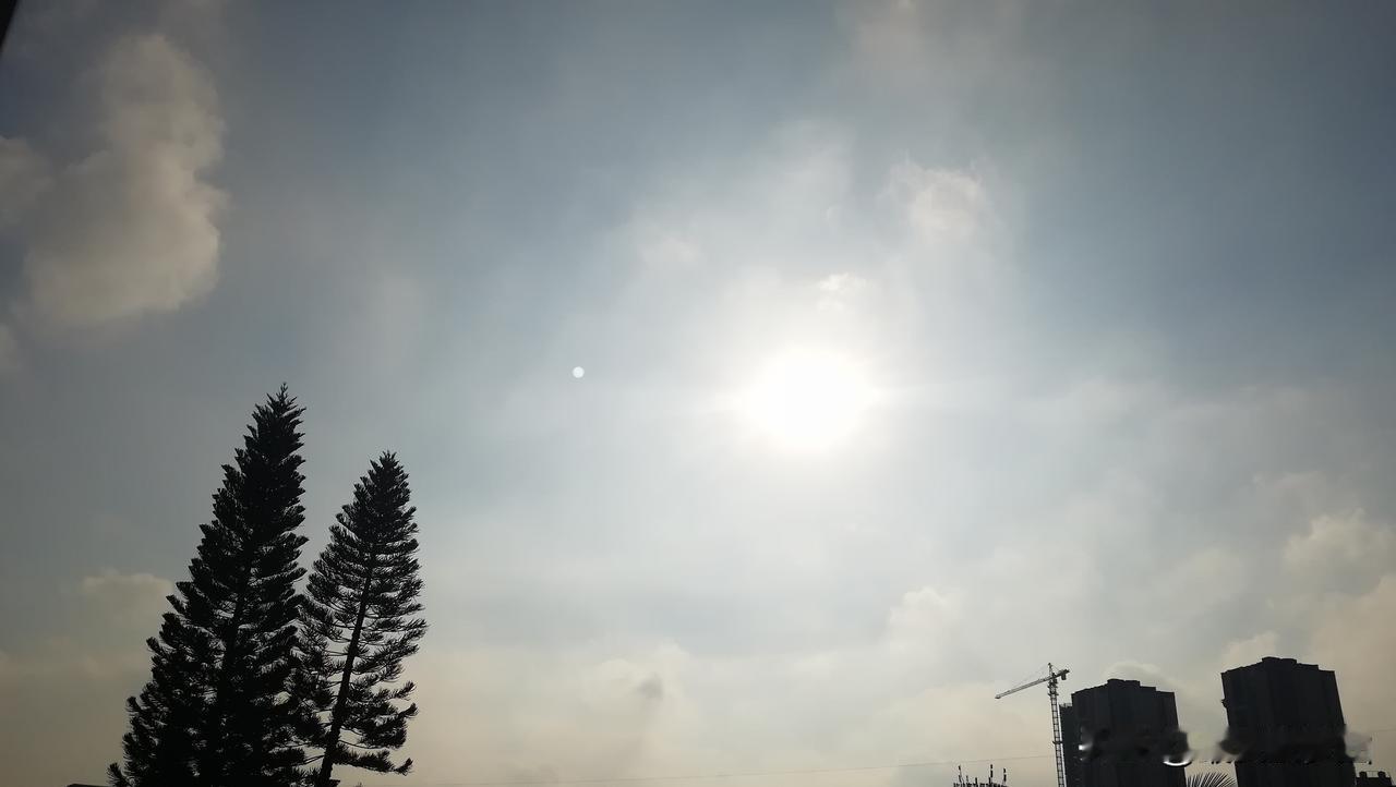 台风麦德姆4日起影响广东！10月4日白天，我省大部晴到多云；4日夜间～5