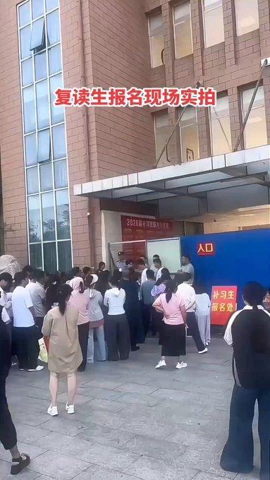 有人说毛坦厂是寒门逆袭跳板，也有人吐槽每天15小时学习是透支青春，今年复读报名现