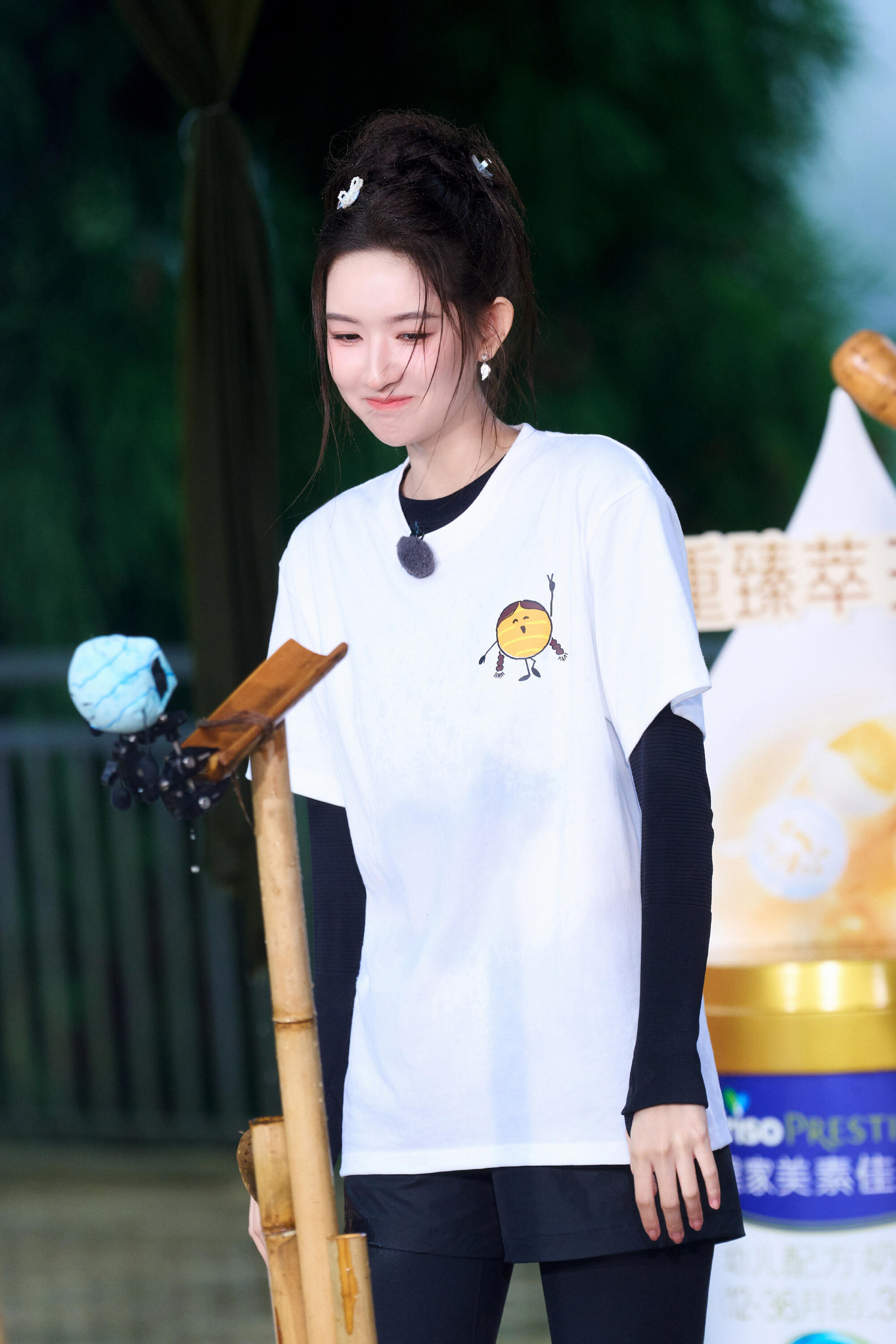 王玉雯做隐藏任务的天才王玉雯炒菜间隙搞定了隐藏任务别人做任务紧张到手抖，我家玉雯